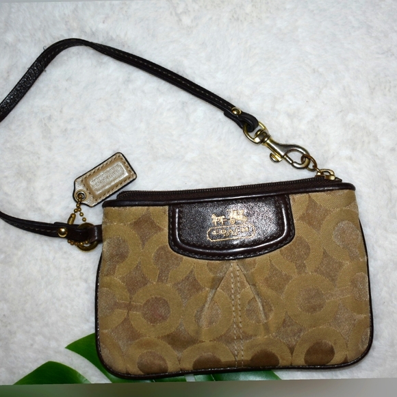 Classic Vintage  Coach Wristlet - Picture 2 of 7